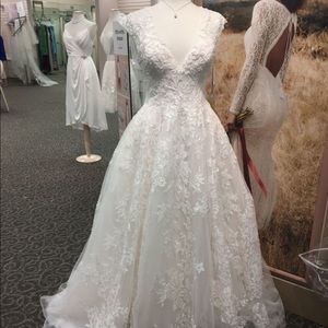 NWT WEDDING DRESS
